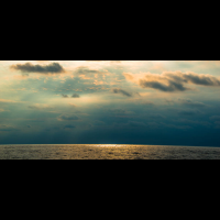 sun rays reflected on on the horizon marlin del ray catamaran
 - Costa Rica