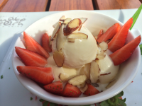 Ice Cream Slivered Almonds Strawberries Gusto Beach
 - Costa Rica