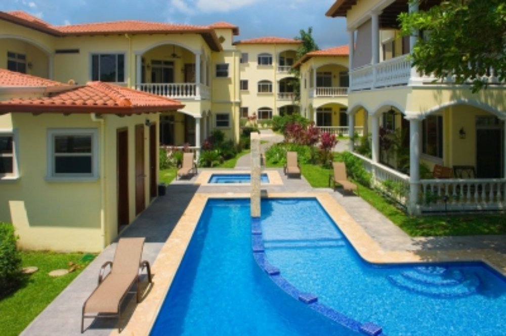 beachfront pool condo
 - Costa Rica