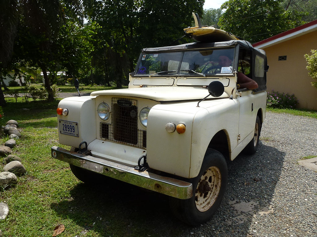 lagarto surf company landrover 
 - Costa Rica