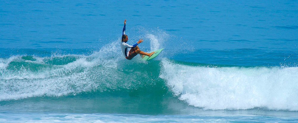 good waves in pavones
 - Costa Rica