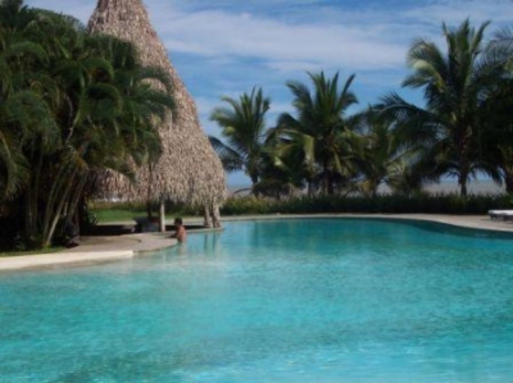 luxury oceanfront pool
 - Costa Rica