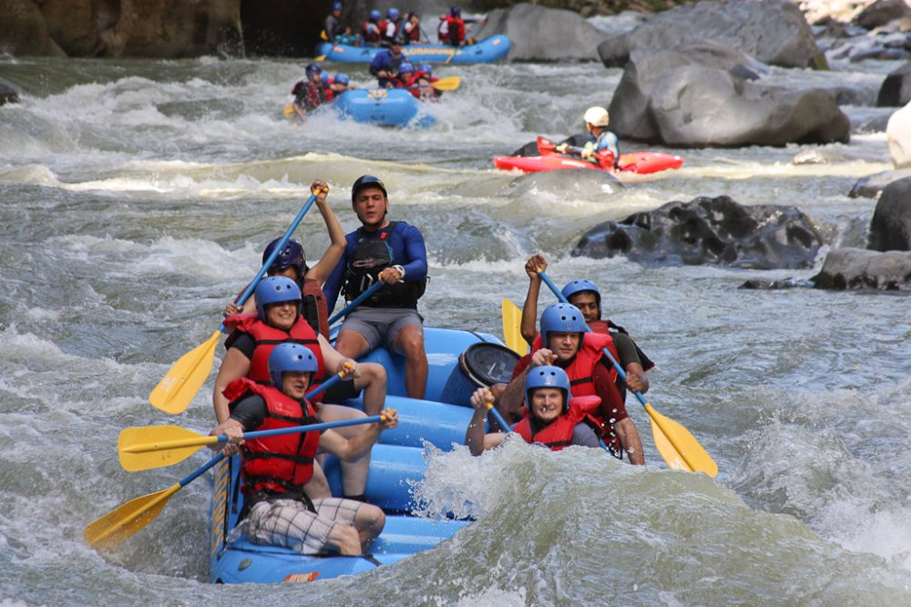 pacuare river wave 
 - Costa Rica