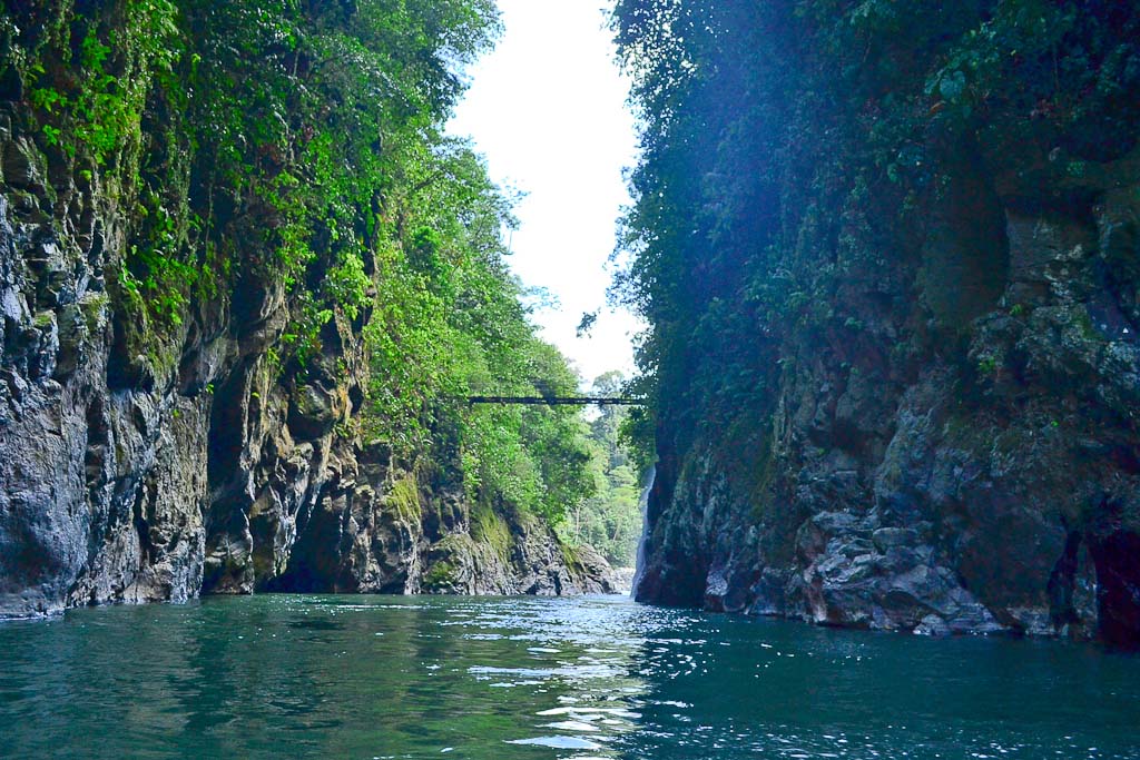 dos montanas gorge
 - Costa Rica