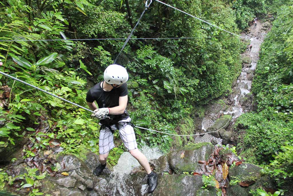 lost canyon rappel 
 - Costa Rica