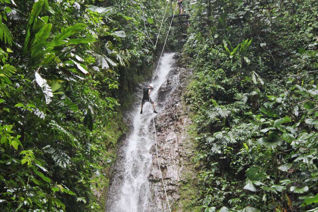 lost canyon rappel 
 - Costa Rica