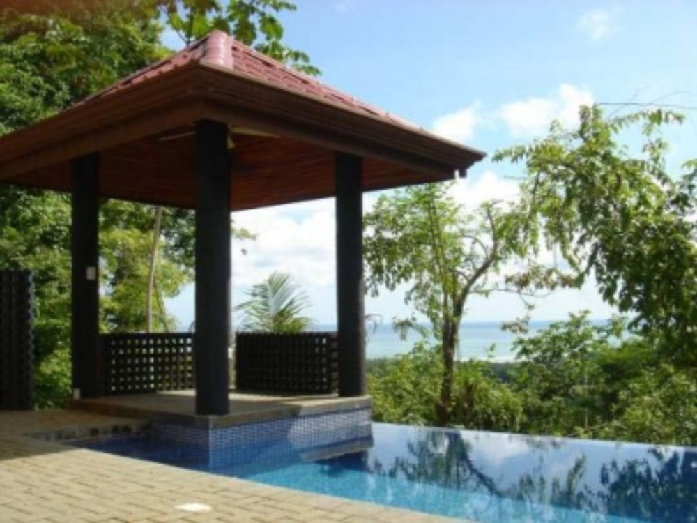 peaceful dominical pool ocean
 - Costa Rica