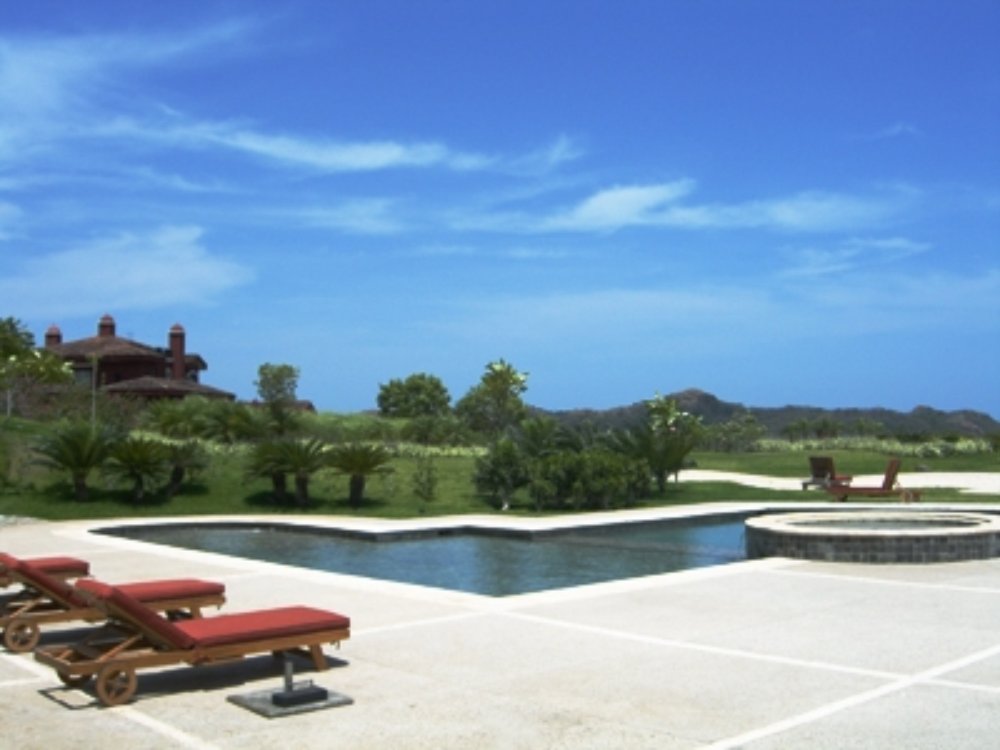 blue skies pool
 - Costa Rica