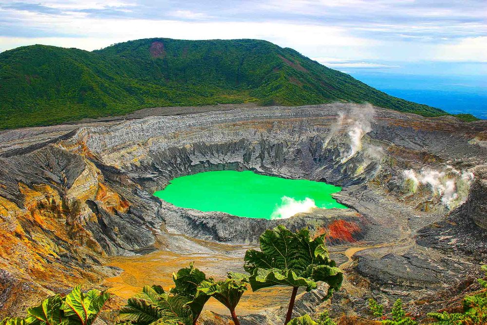 crater poas volcano 
 - Costa Rica