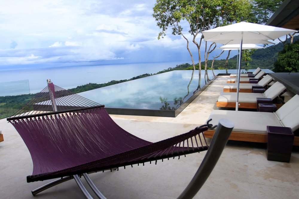 kura infinity pool 
 - Costa Rica