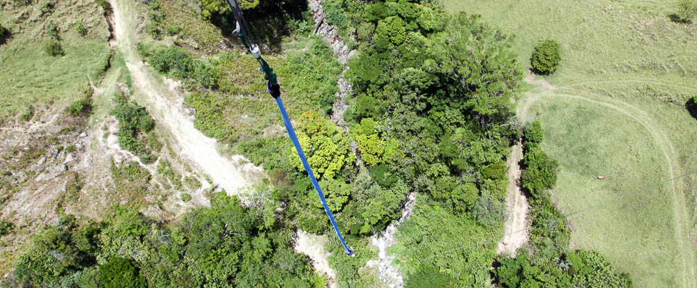 extremos at the bottom of bungee 
 - Costa Rica