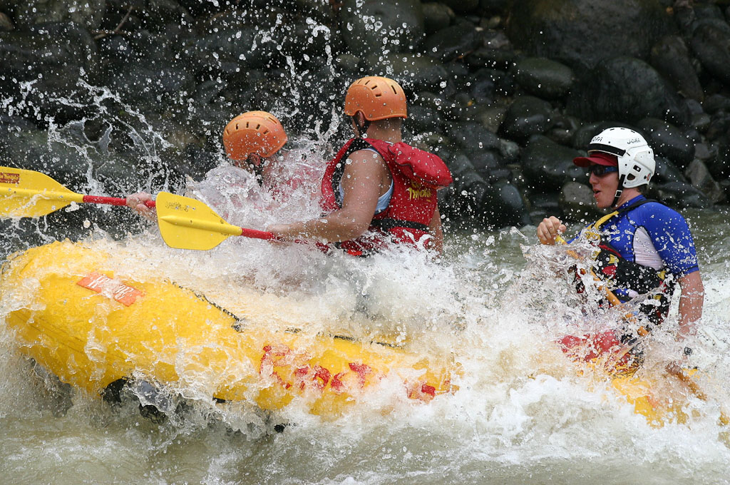 rios tropicales savegre river rafting splash 5.jpg