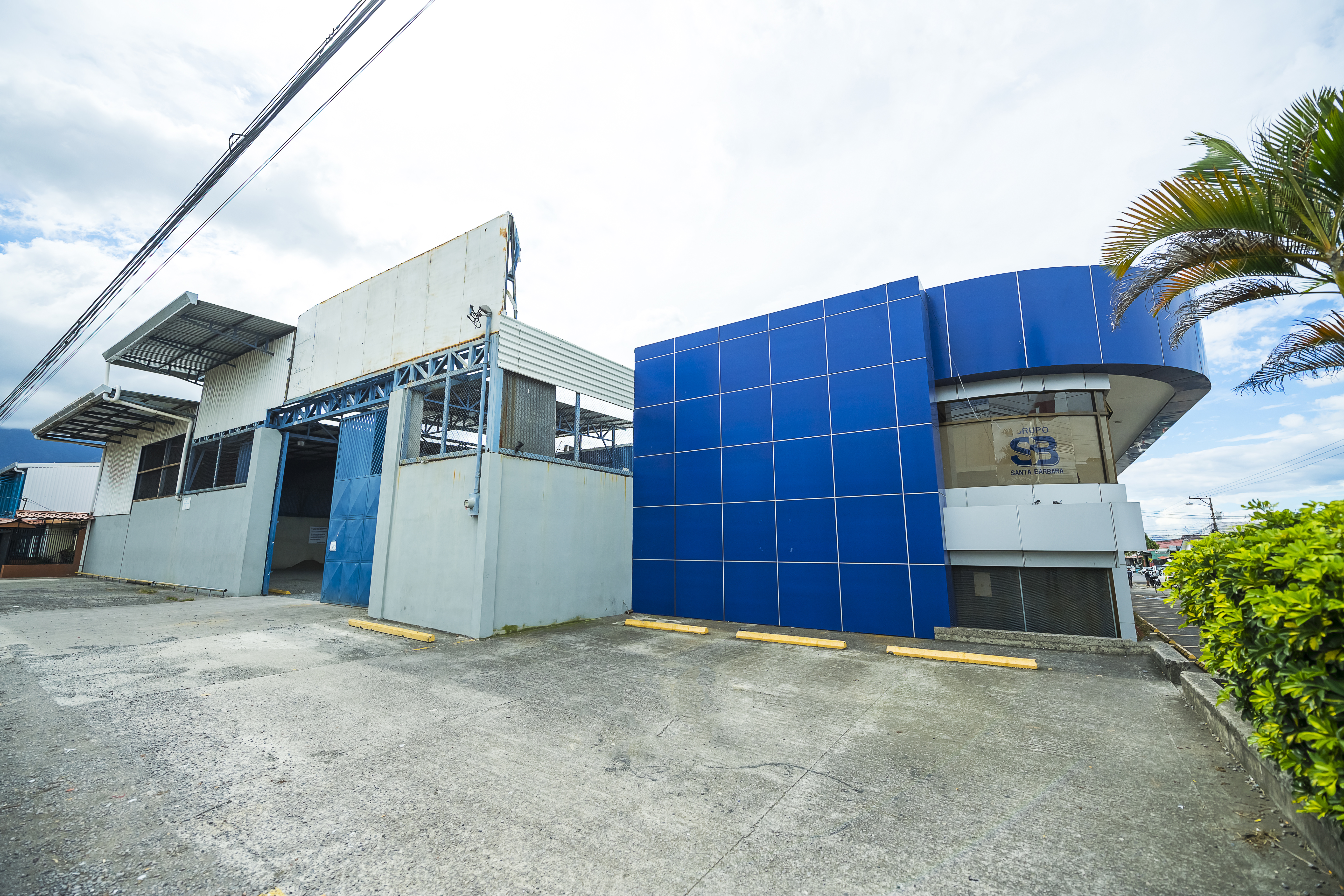 spacious warehouse for lease or sale in pavas view 002.jpg