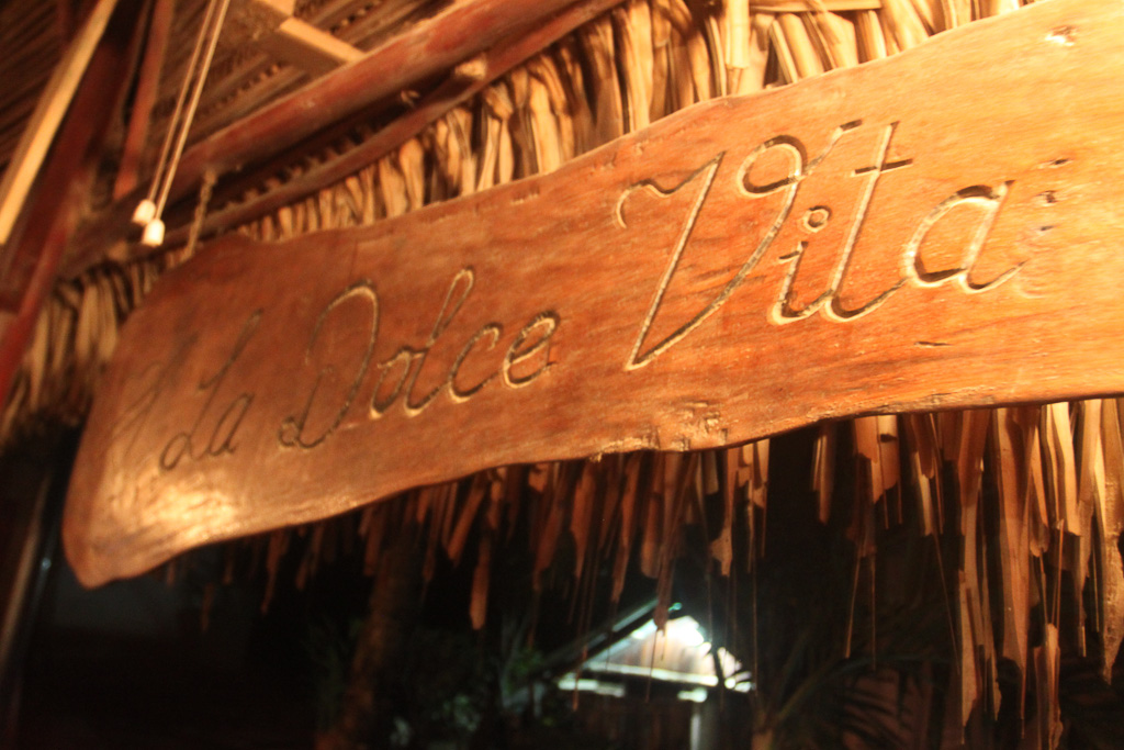 la dolce vita sign 12.jpg