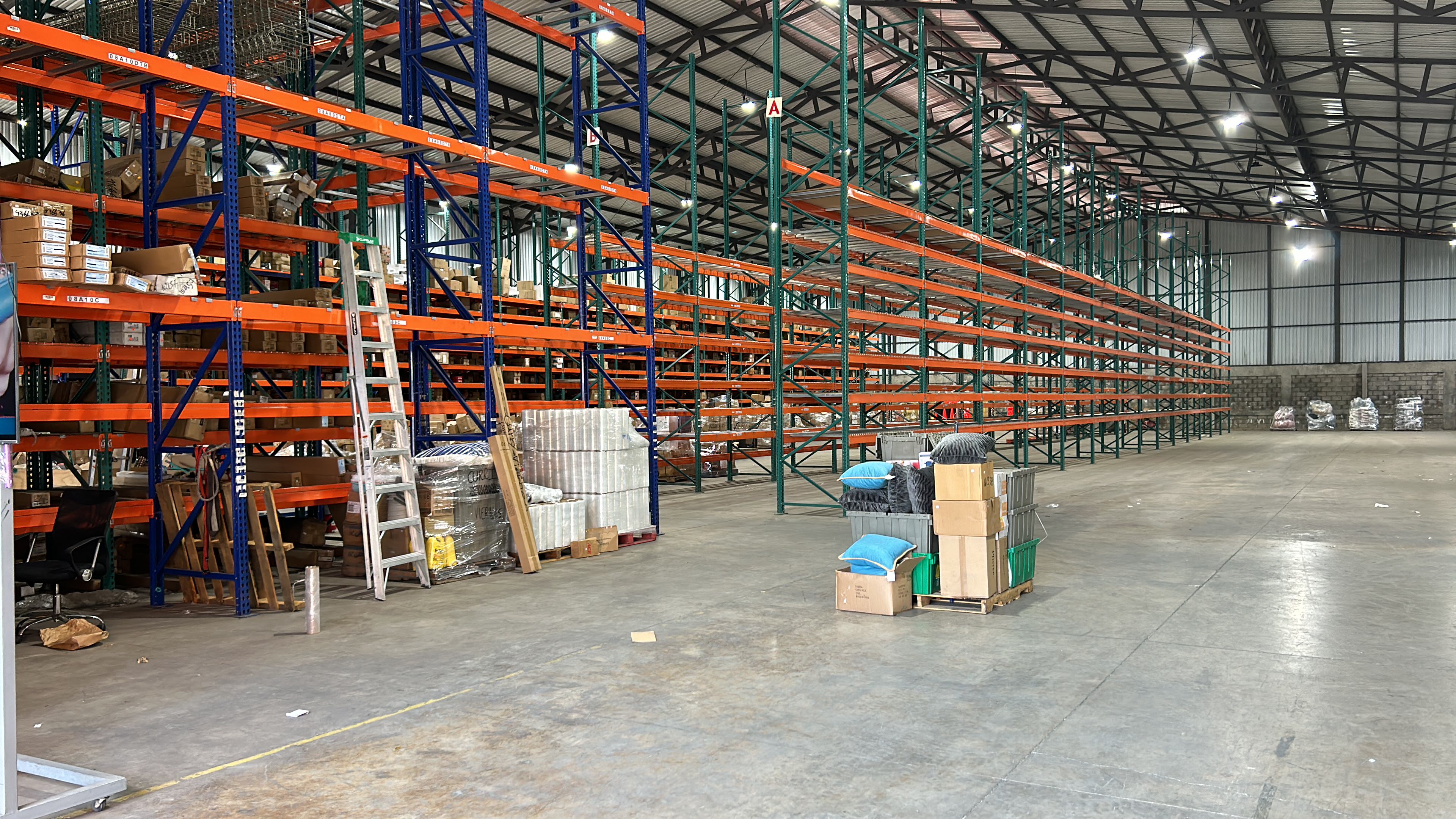 expansive warehouse for sale in san francisco de dos rios view 004.jpg