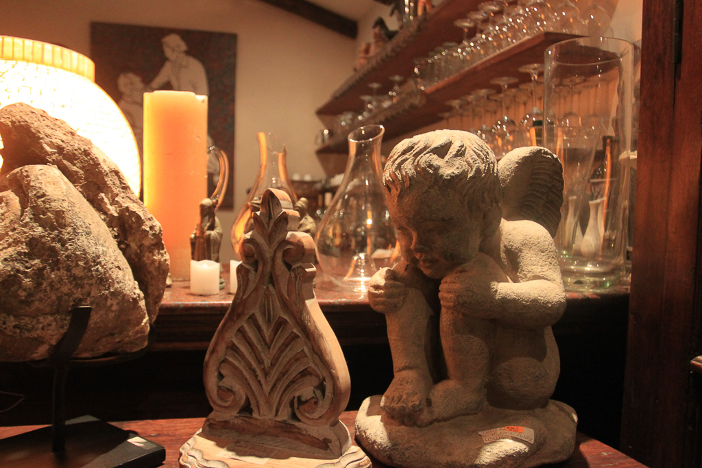 park cafe bar angel statue14.jpg