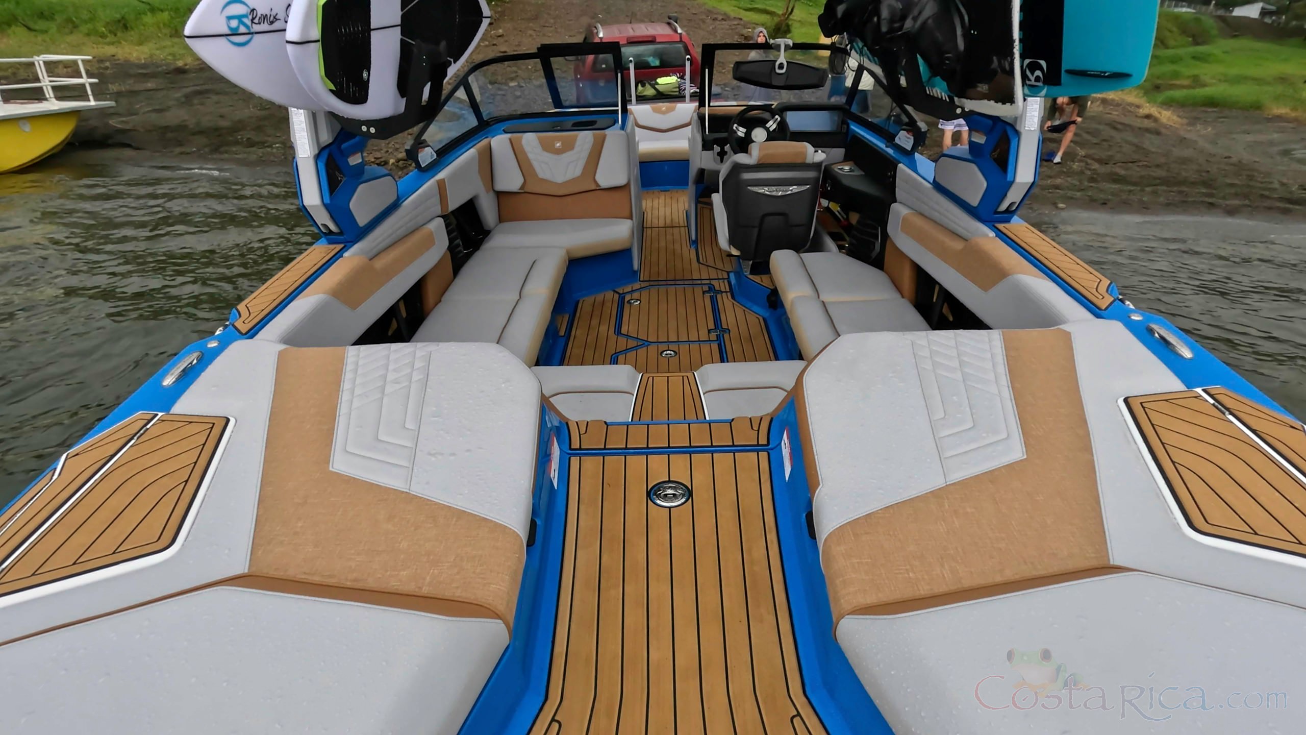 view from the stern of super air nautique g23 arenal.jpg