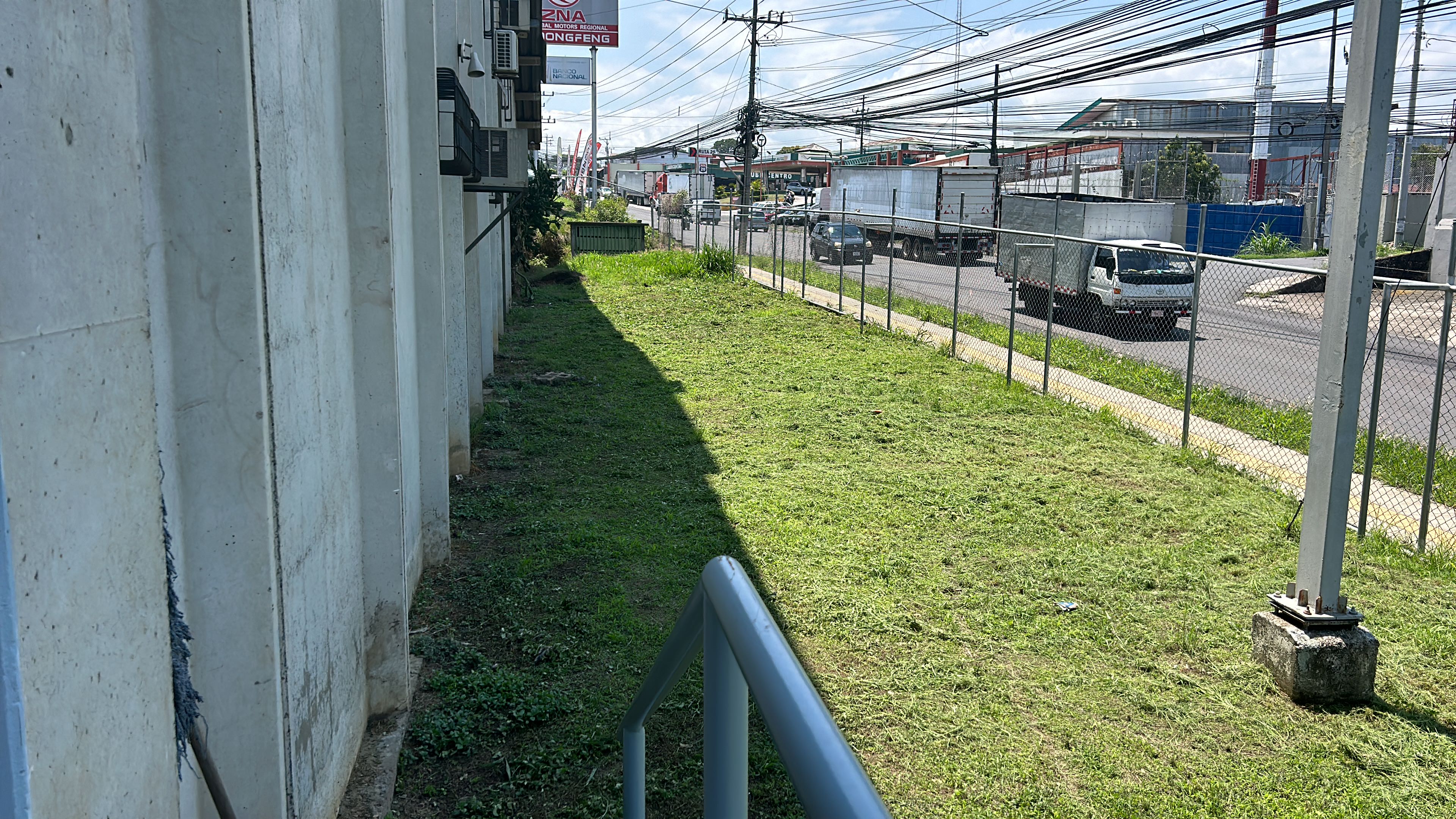 warehouse with ample parking for sale view 025.jpg