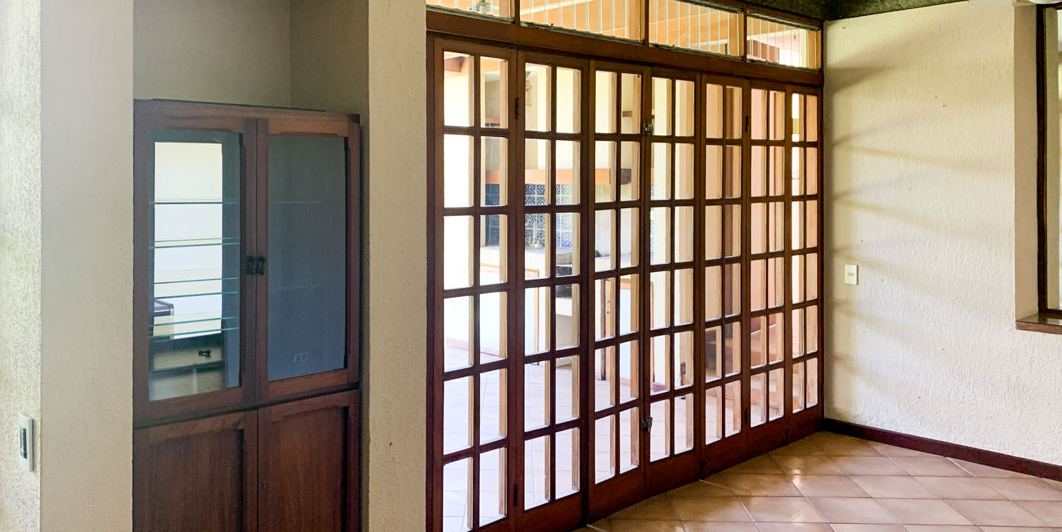commercially zoned house for sale in sabana view 025.jpg