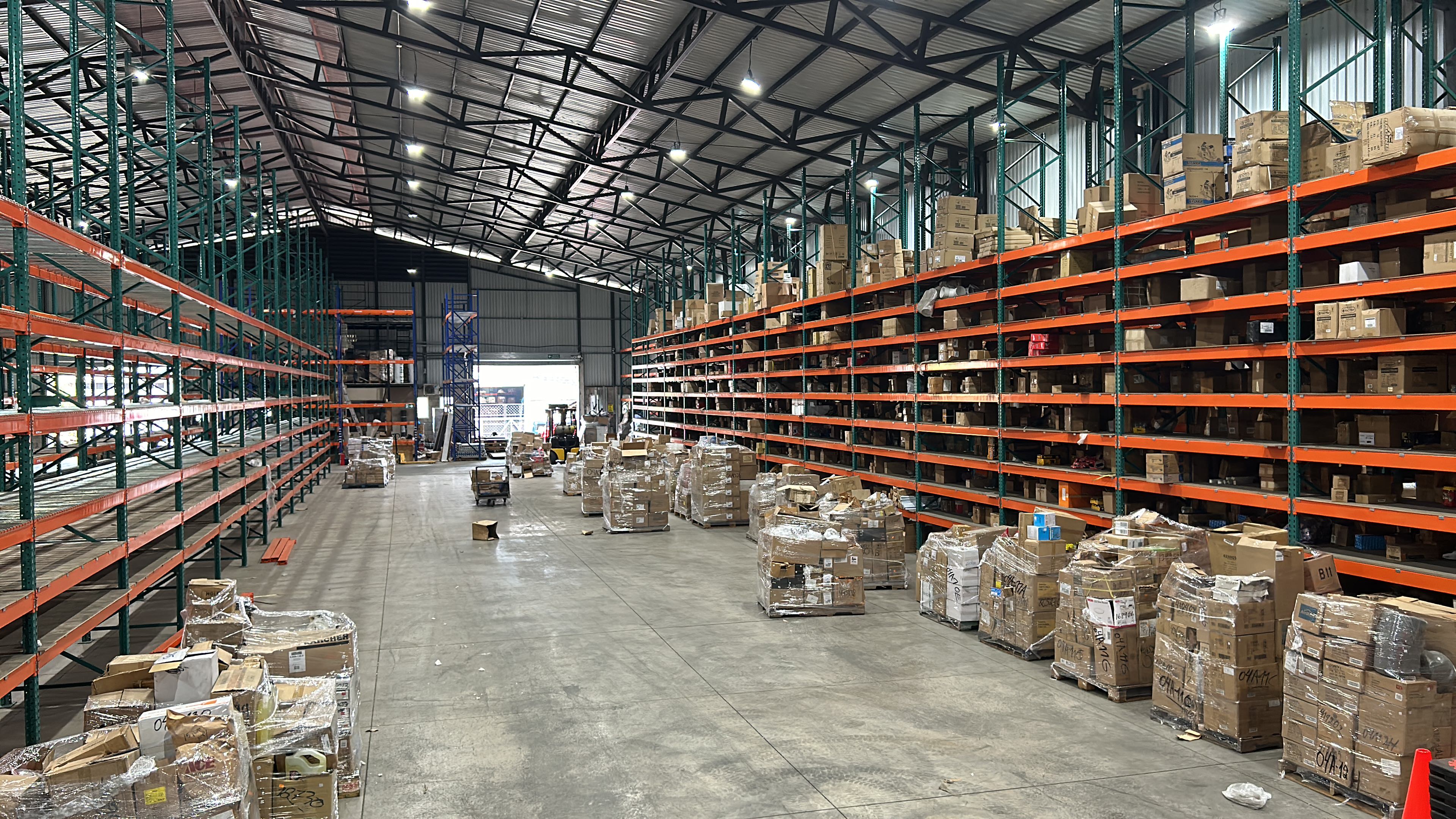 expansive warehouse for sale in san francisco de dos rios view 027.jpg
