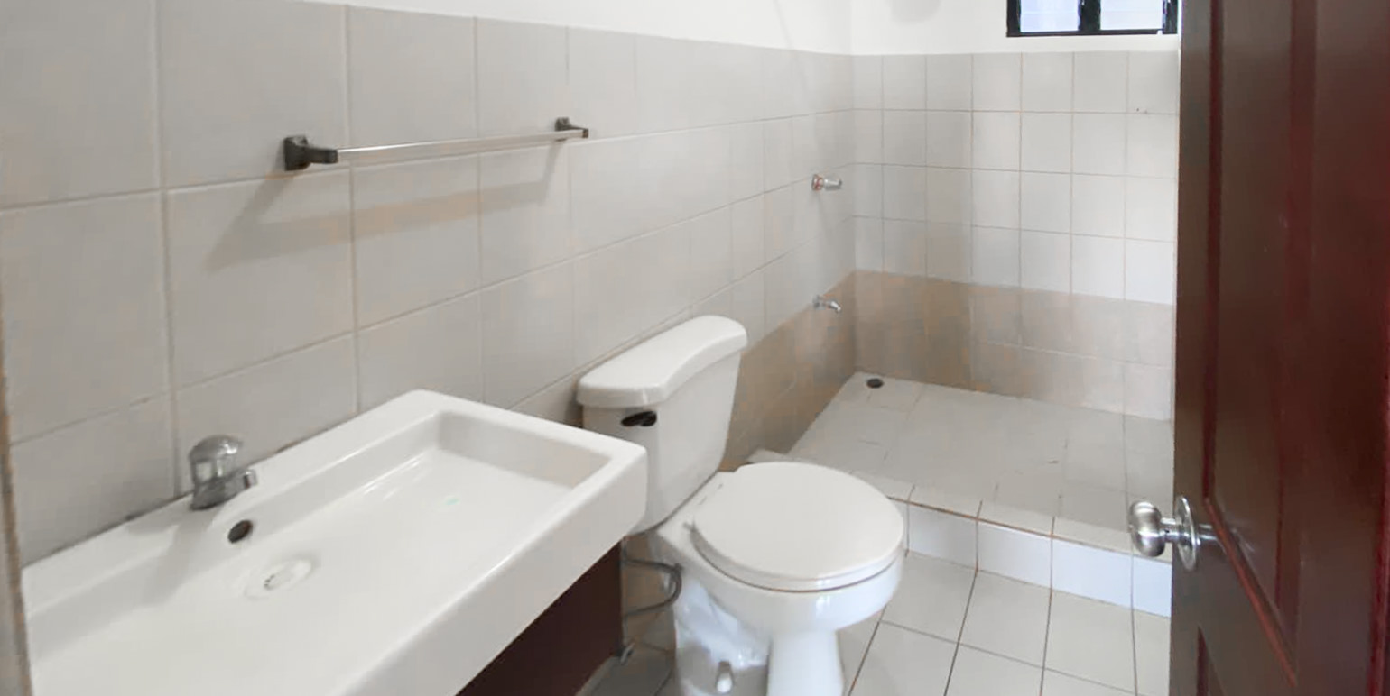 vacant apartment complex investment view 001.jpg