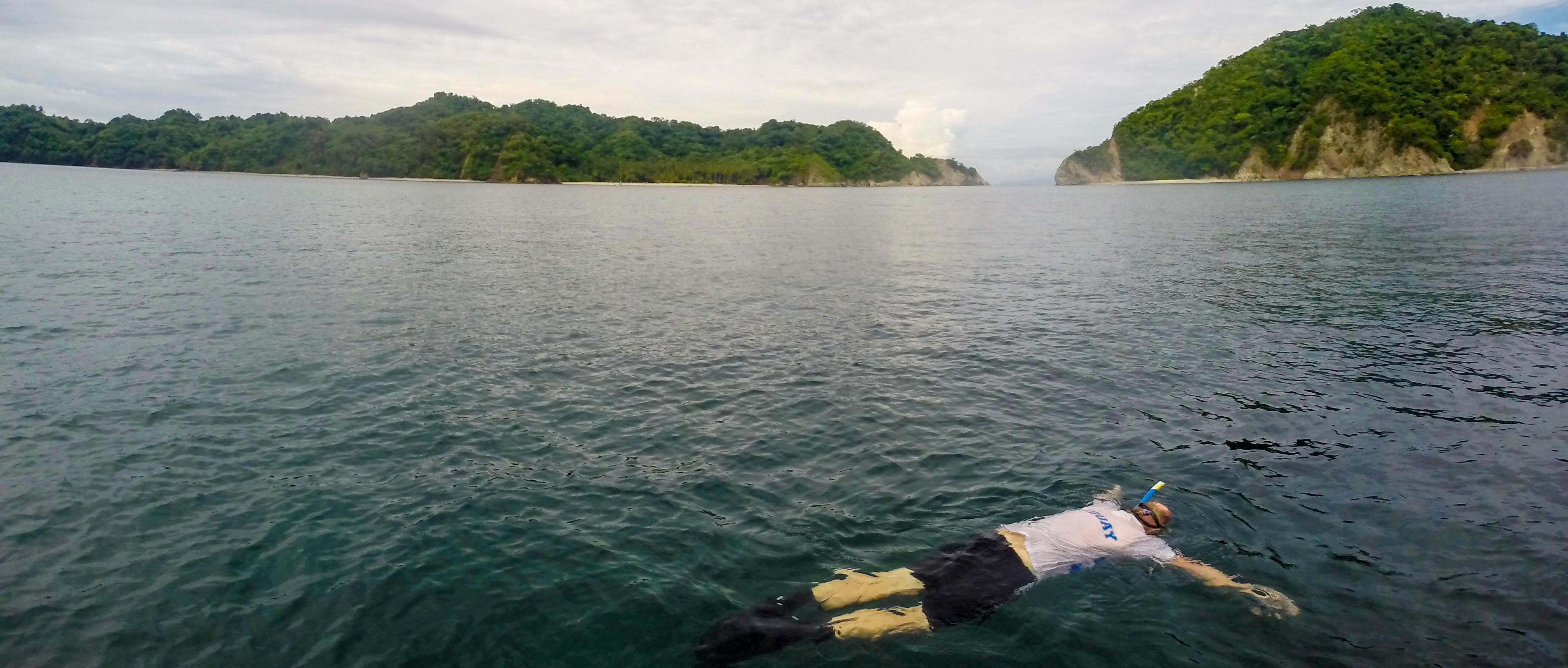 man snorekling morteros island 3.jpg