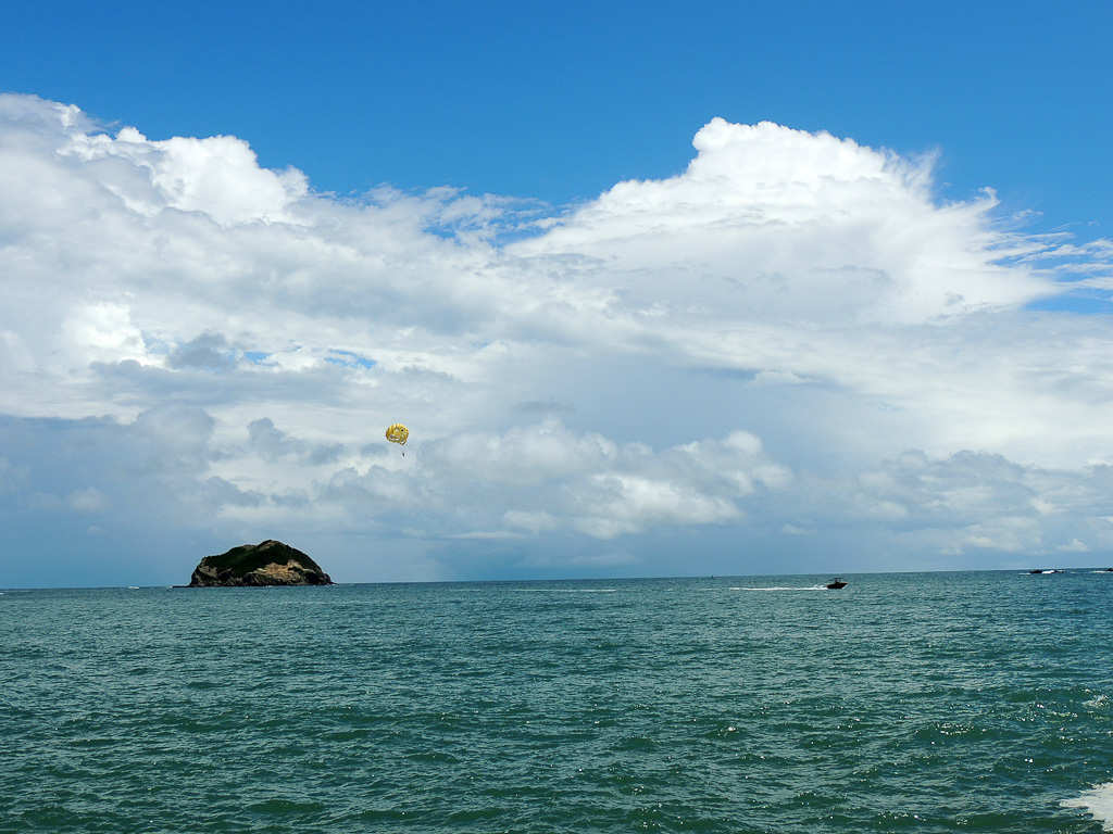 parasailing in the distance 7.jpg