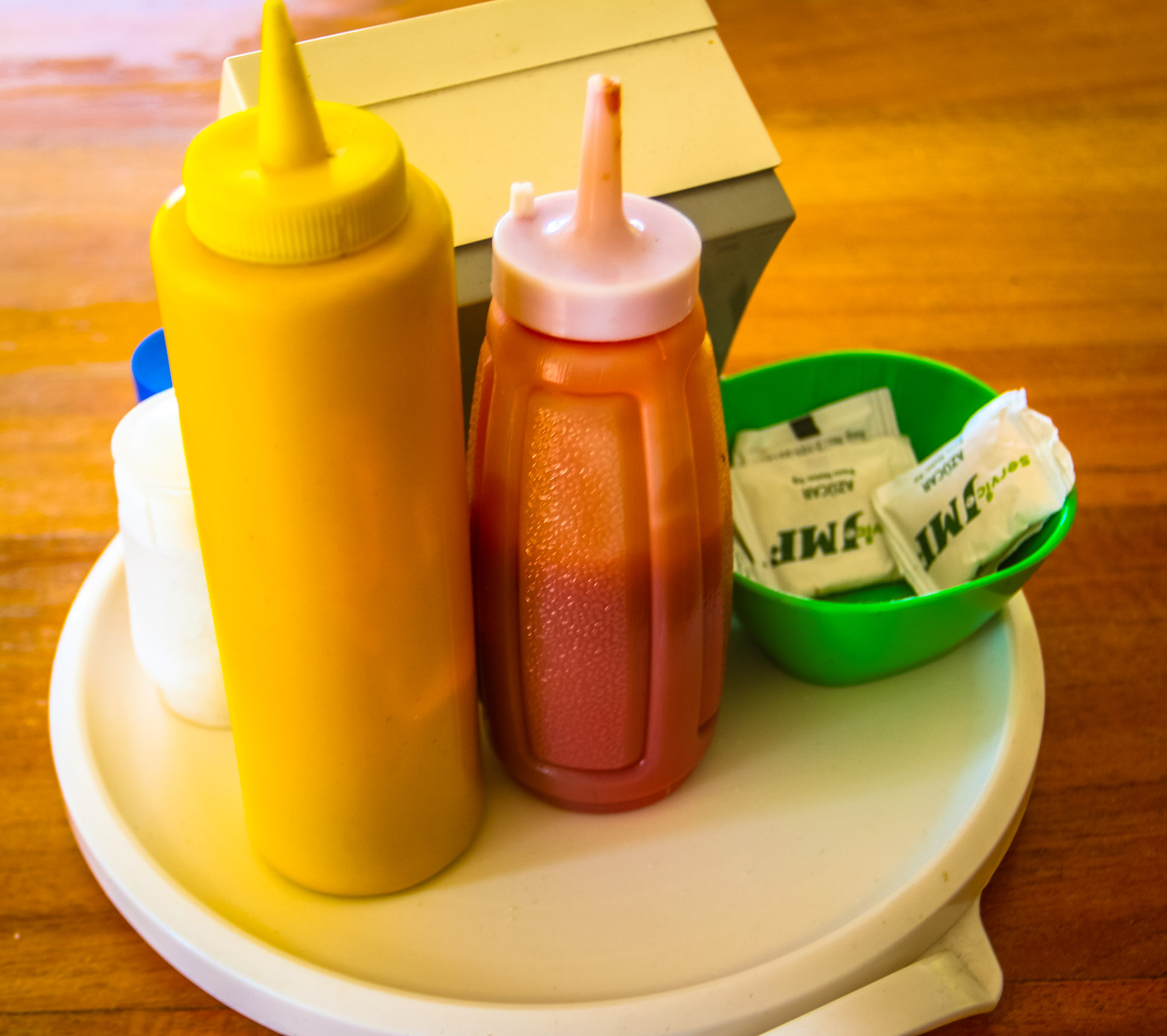 Cafe Monka Seasoning Table Set