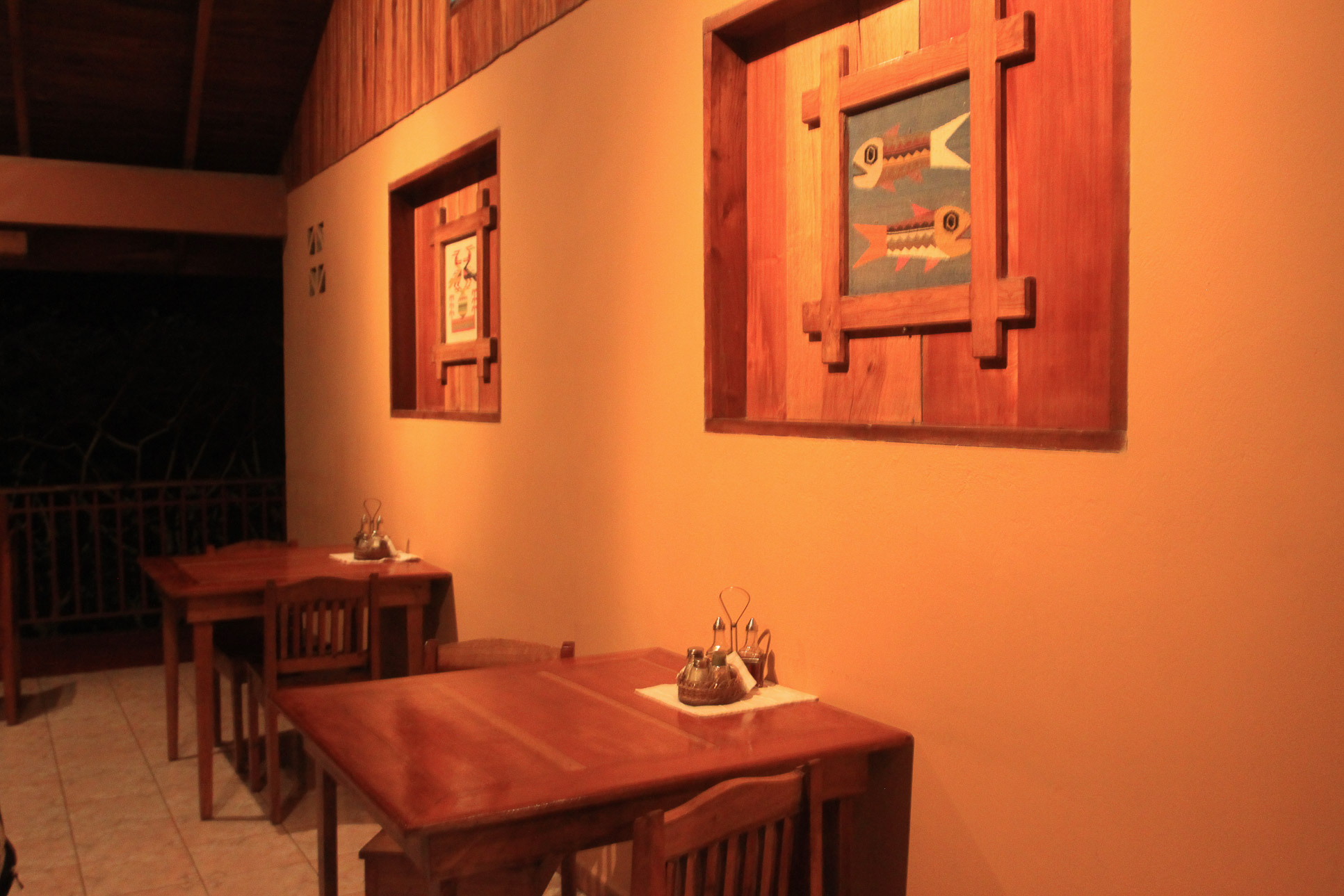 Ritmo Tropical Restaurant Tables