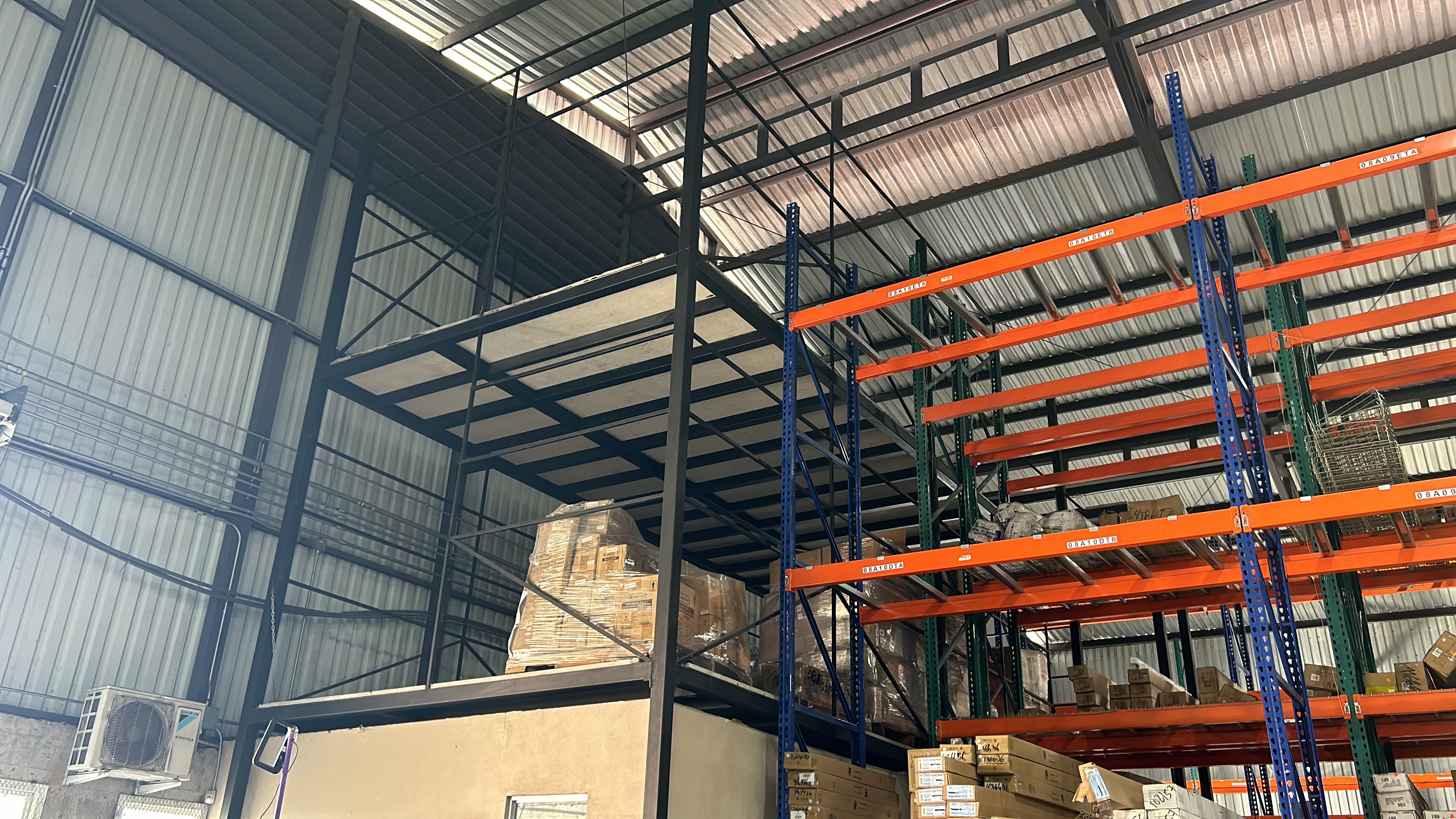 expansive warehouse for sale in san francisco de dos rios view 006.jpg