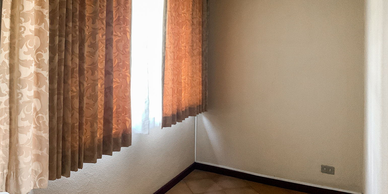 commercially zoned house for sale in sabana view 007.jpg