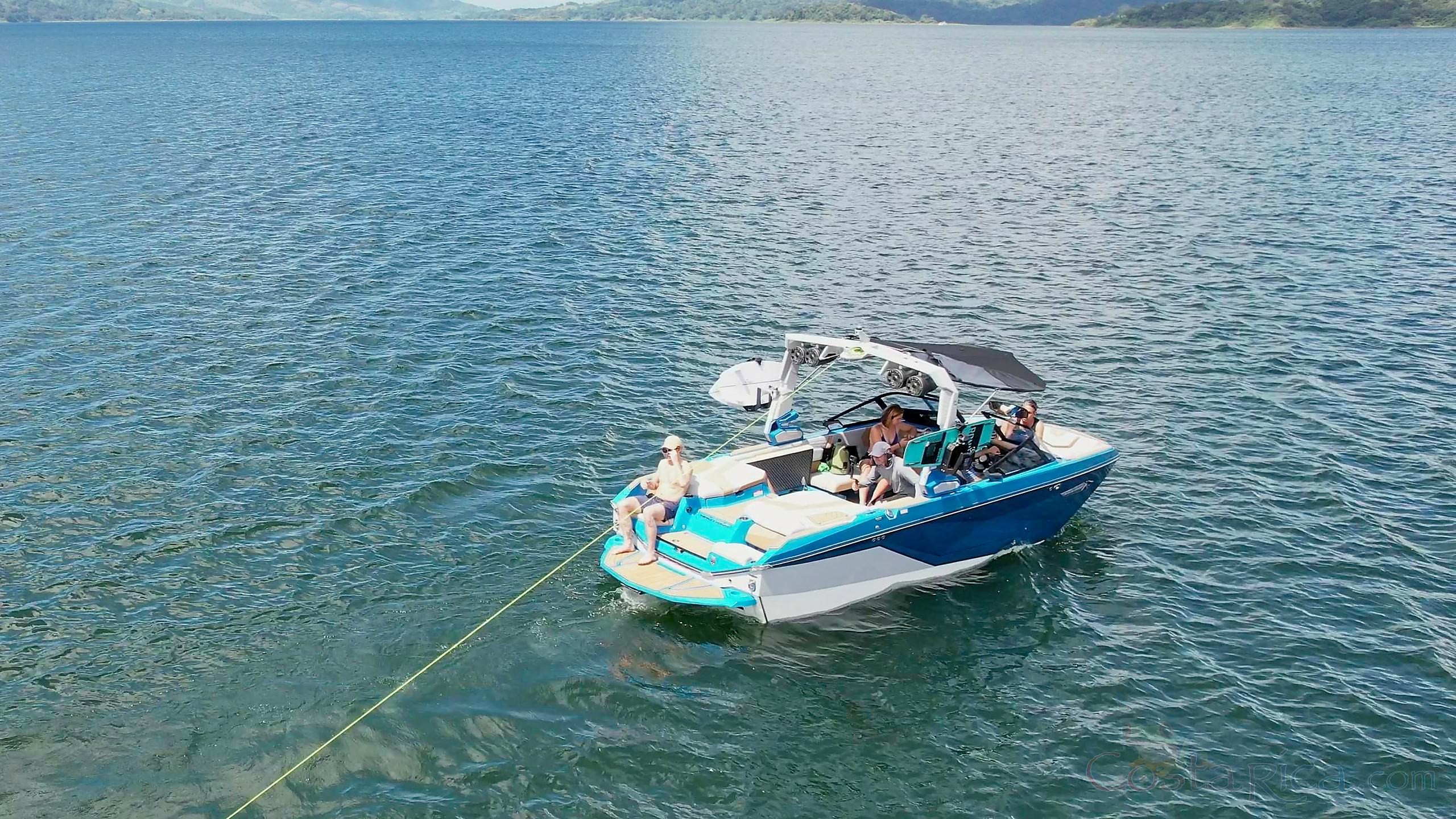 people having fun in the super air nautique g23 arenal.jpg