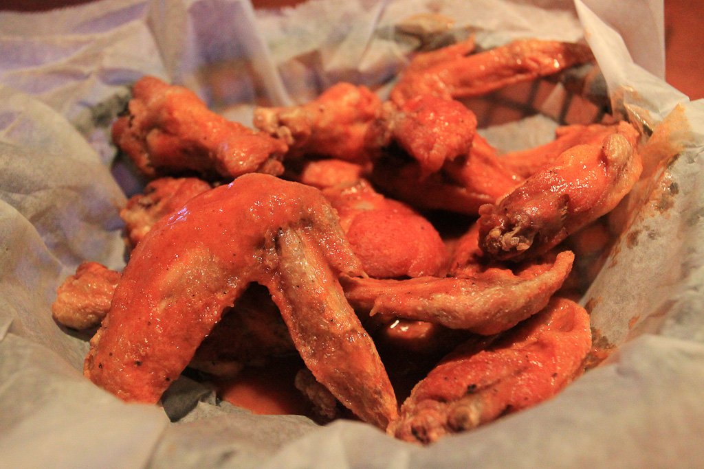lazy mon buffalo wings 6.jpg