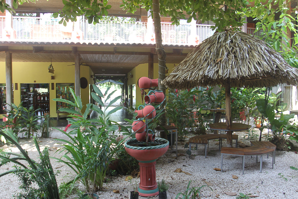 patio colonial courtyard luvburger 8.jpg
