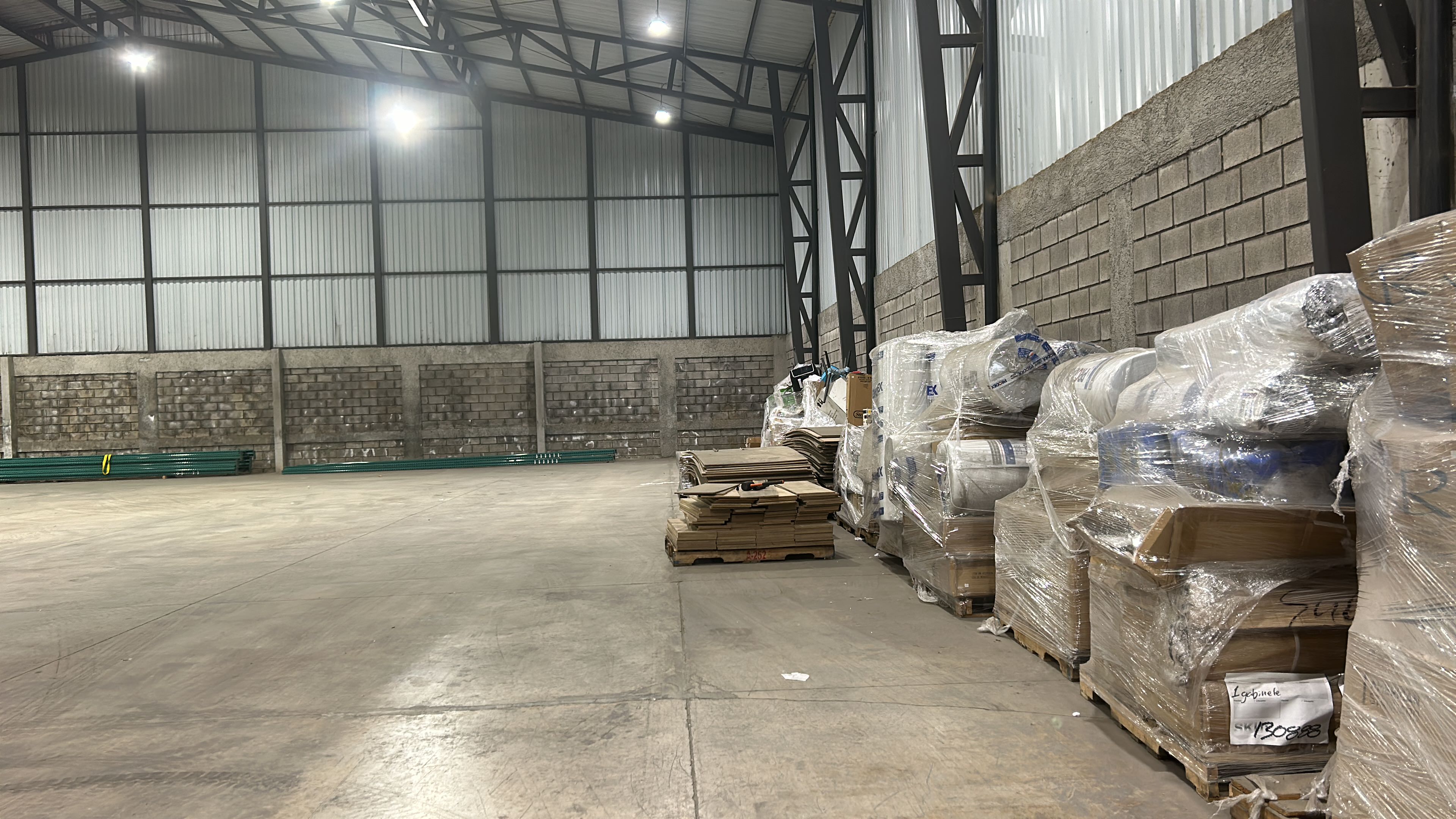 expansive warehouse for sale in san francisco de dos rios view 001.jpg