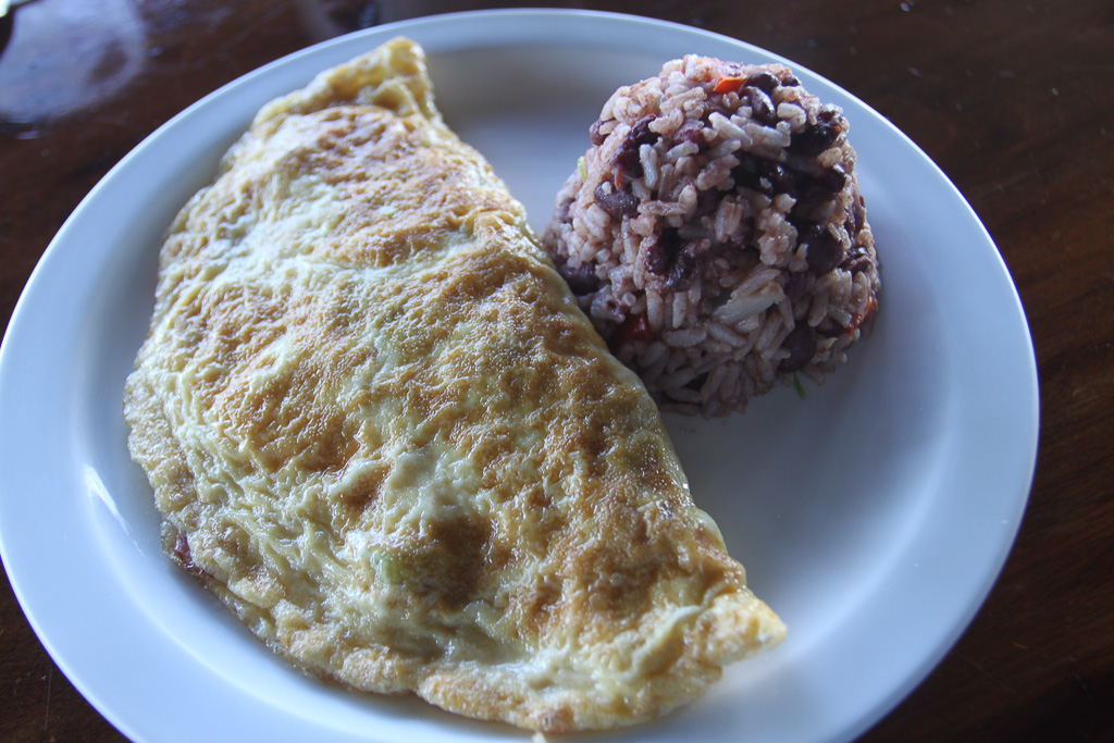 omelet and gallo pinto lagarta lodge5.jpg