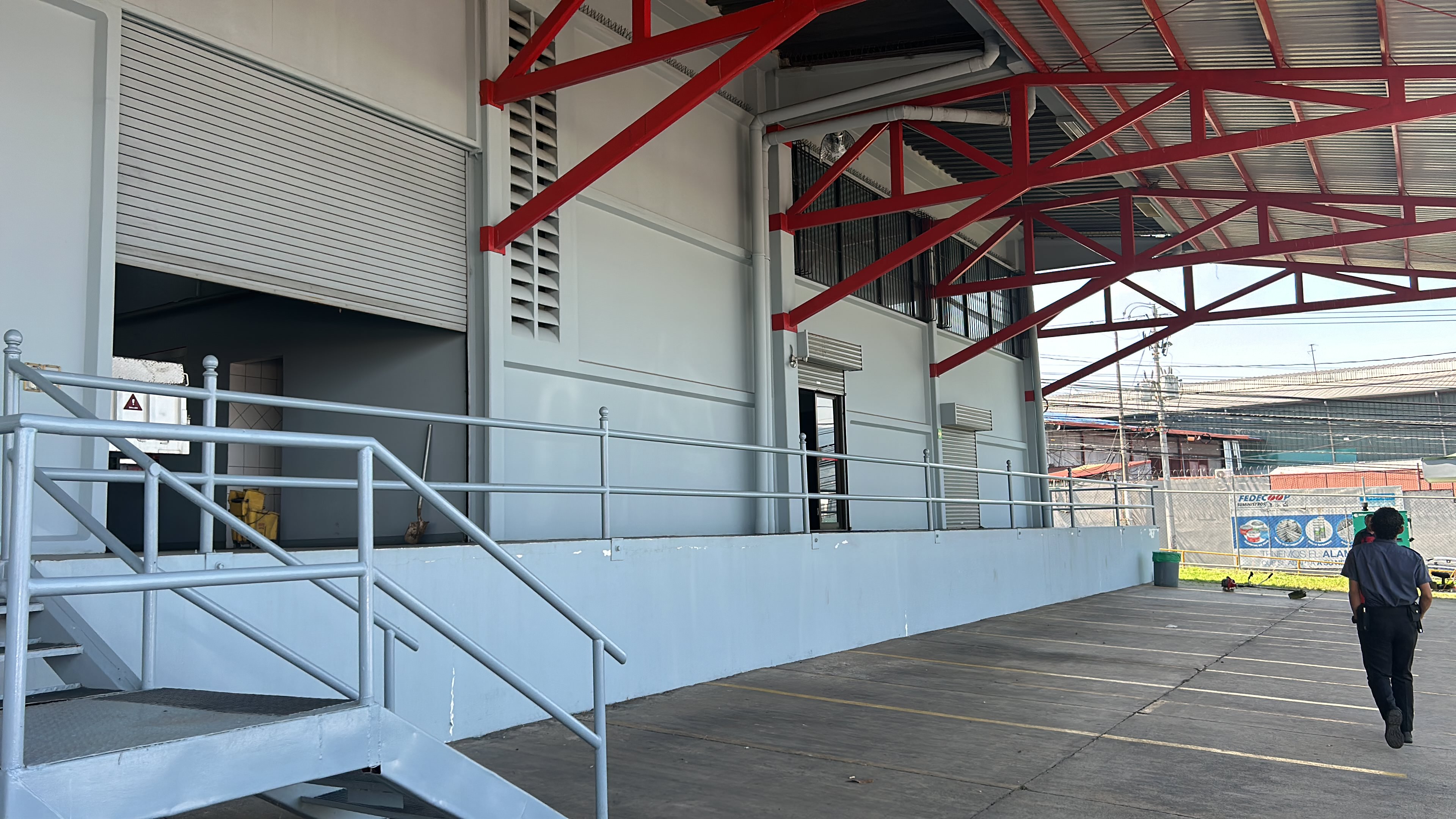 warehouse with ample parking for sale view 014.jpg