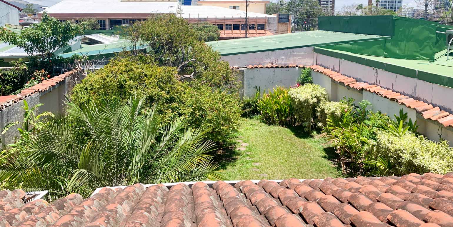 commercially zoned house for sale in sabana view 009.jpg