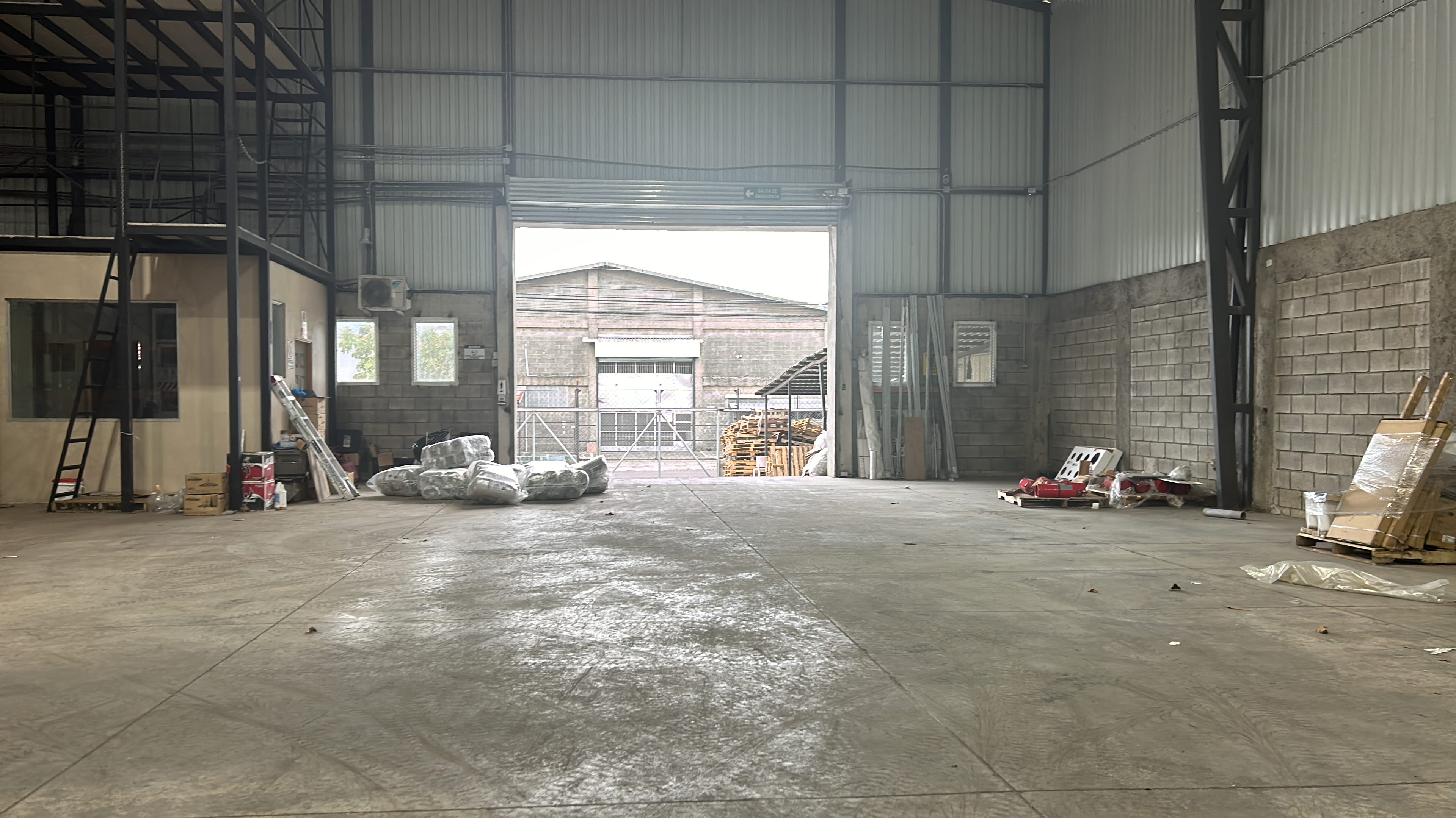 expansive warehouse for sale in san francisco de dos rios view 026.jpg