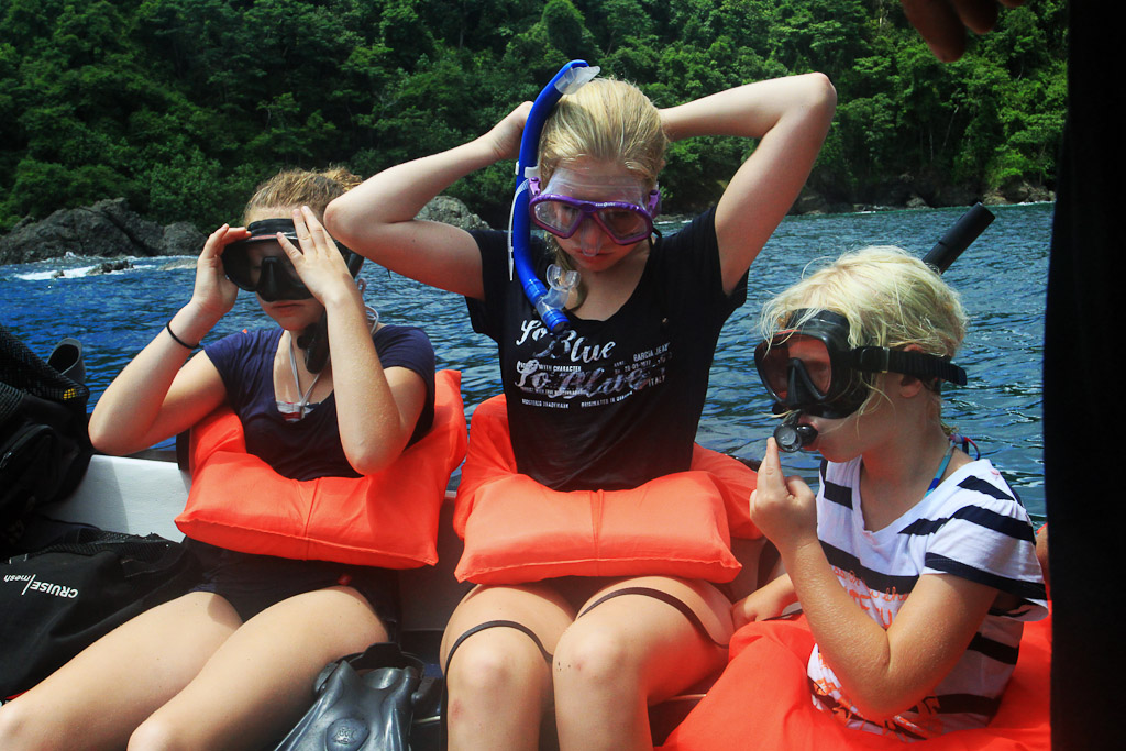 dominical surf dive snorkel girls snorkel 7.jpg