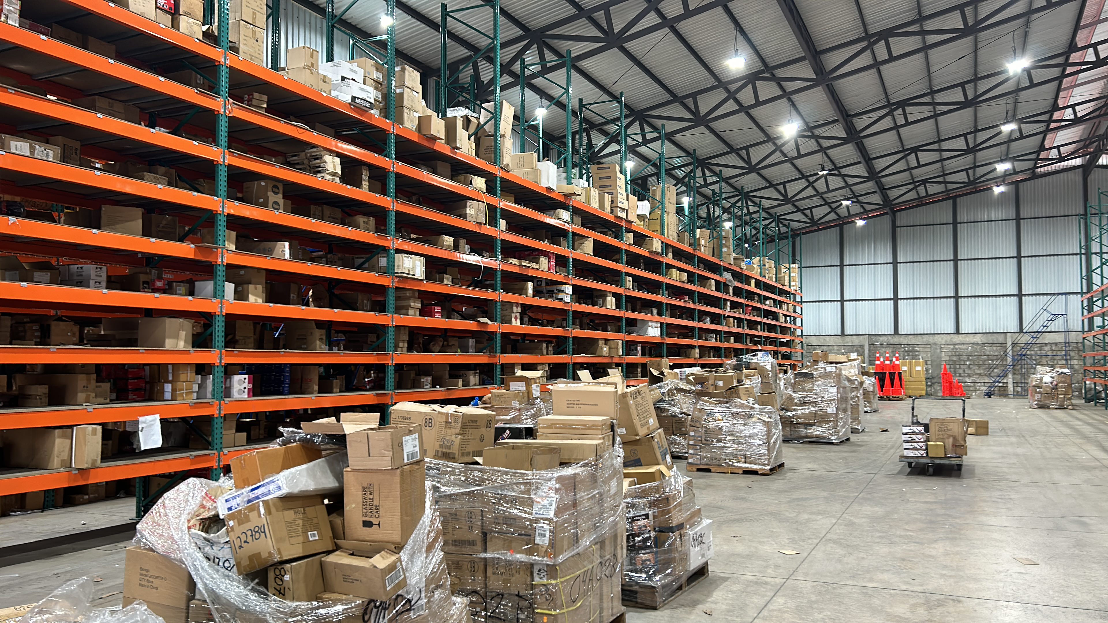 expansive warehouse for sale in san francisco de dos rios view 017.jpg