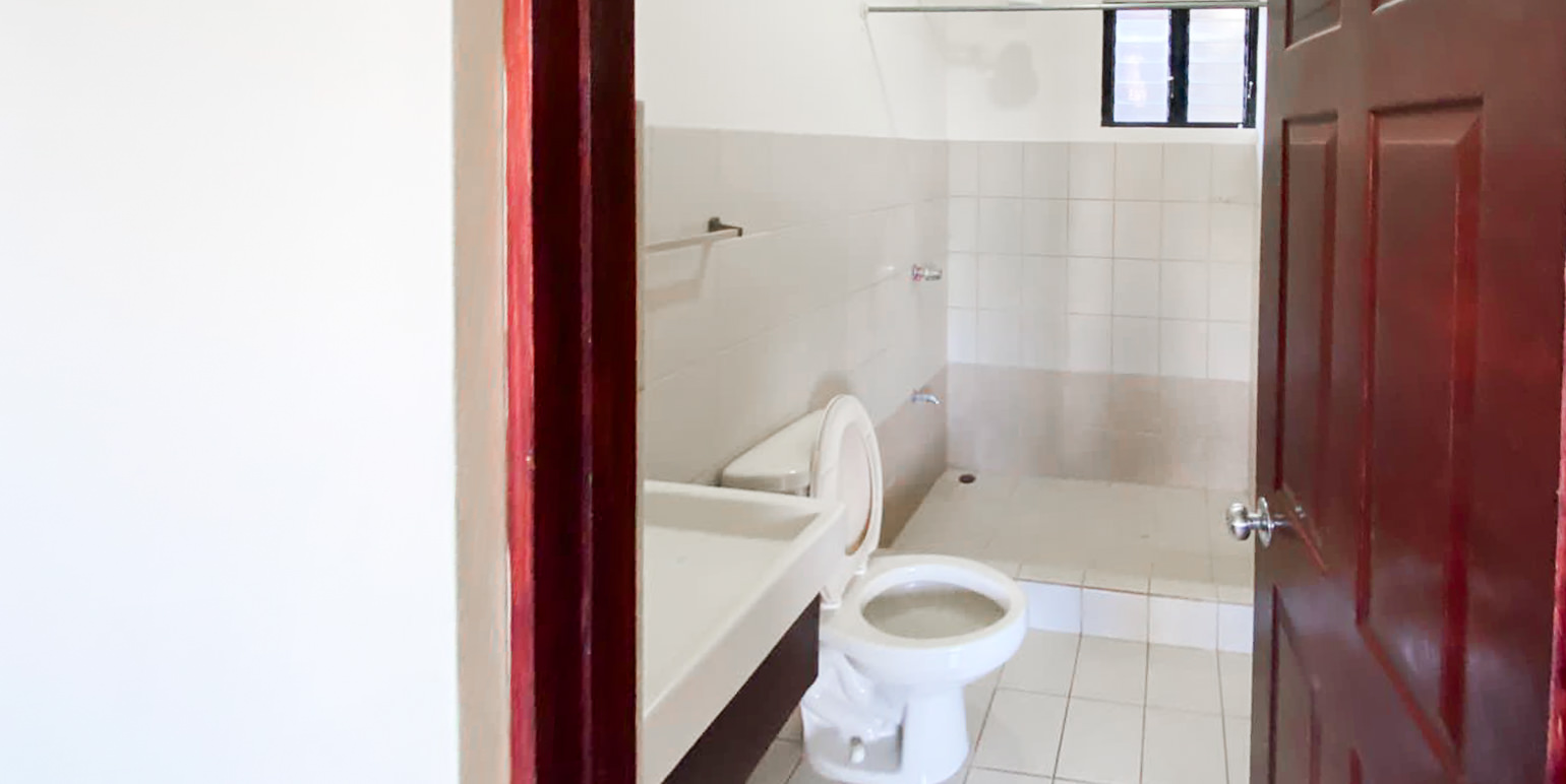 vacant apartment complex investment view 003.jpg