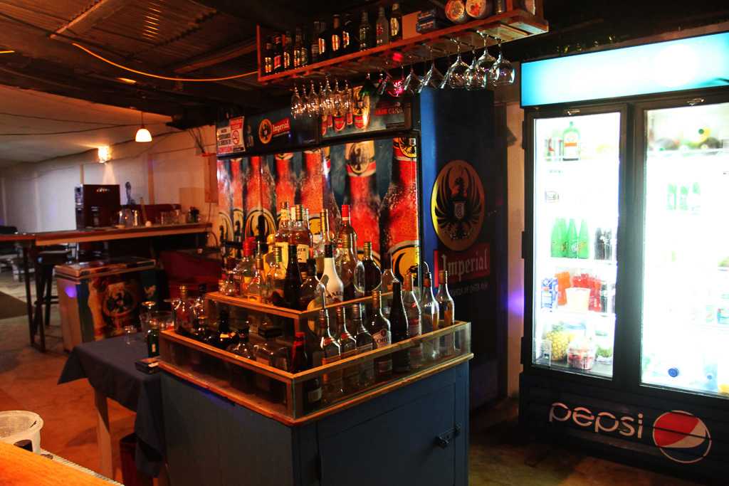 bar area mr lelluz 6.jpg