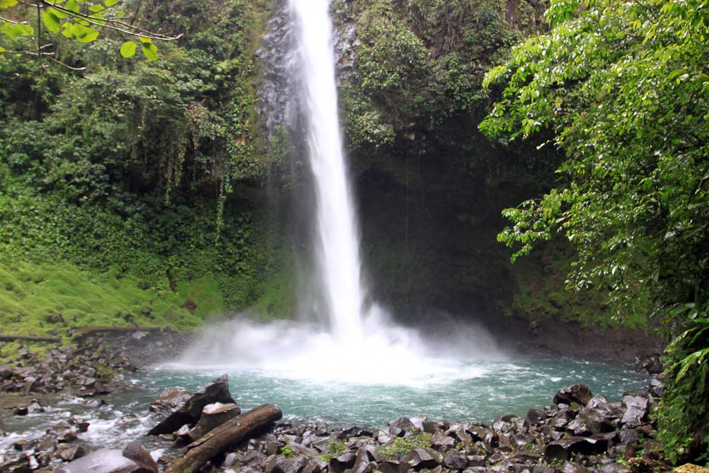 fotuna waterfall pool and fall 5.jpg