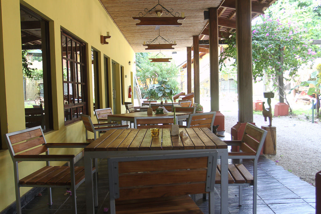 luv burger front patio 5.jpg