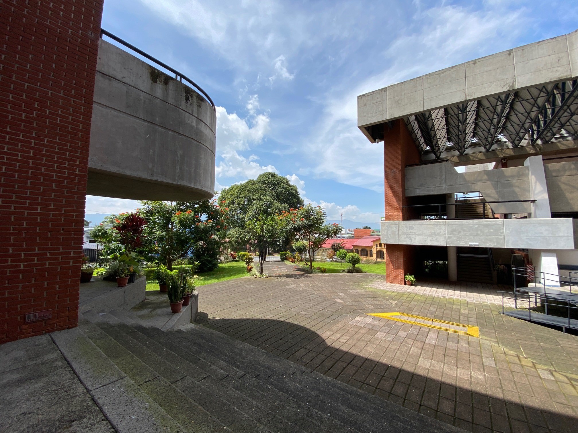 office buidling complex for lease or sale in los yoses view 002.jpg