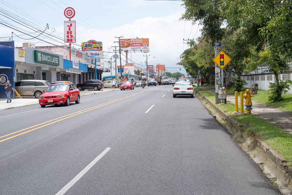Plaza Dorada Commercial Building Main Road Towards Lincoln Mall