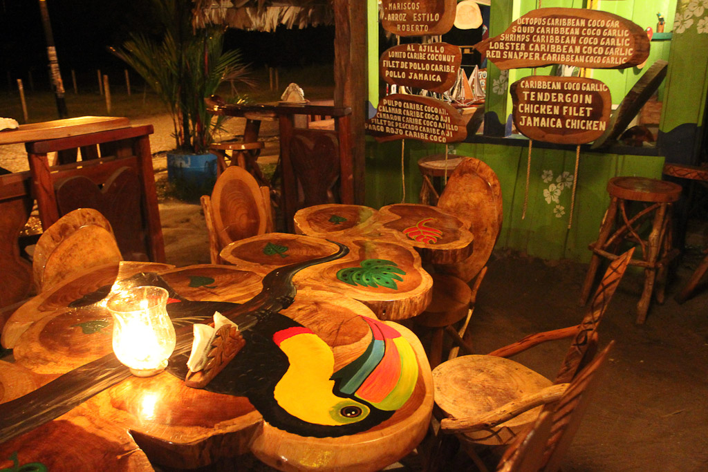 robertos restaurant toucan table 1.jpg