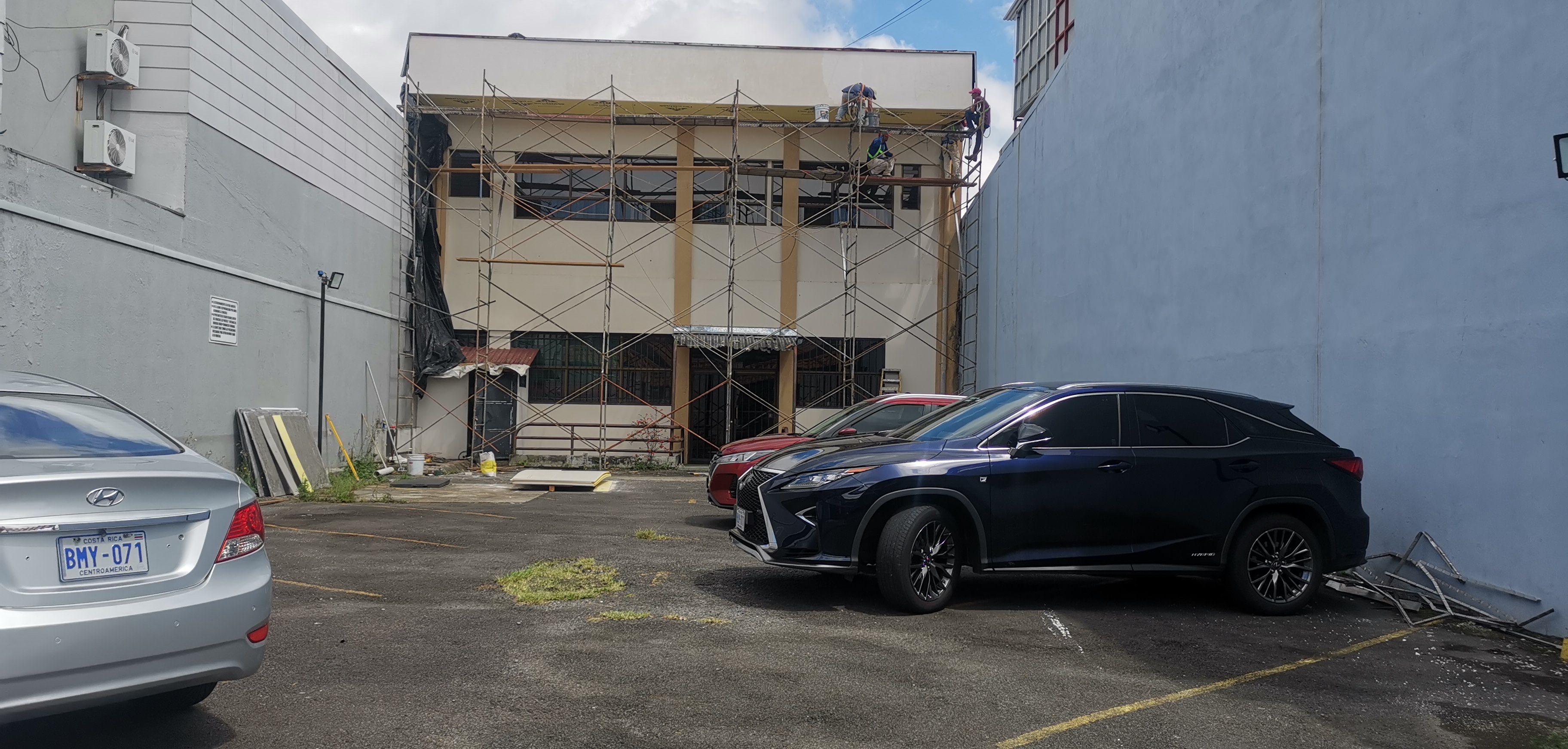 vacant three floor building in san francisco de dos rios view 004.jpg