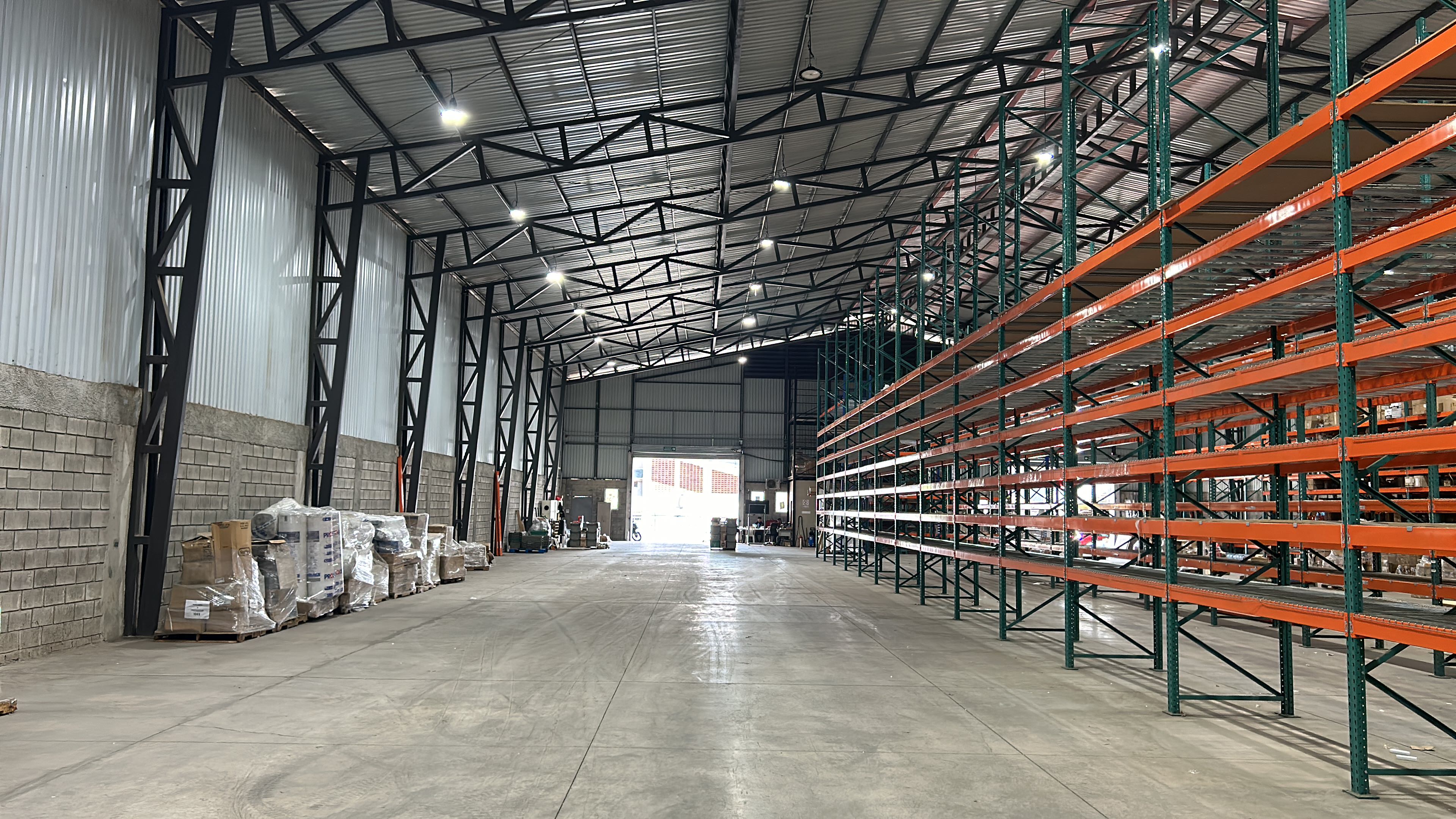 expansive warehouse for sale in san francisco de dos rios view 015.jpg